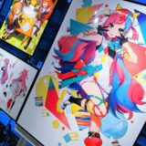 【個展】Mika Pikazo展：溌溂カラーのインクが踊り、遊び心が盛り飾るデザイン性抜群の作品！
