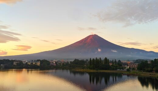 【観光＆写真】河口湖：珍しい気象現象に遭遇した早朝の美しい湖と朝焼けと赤富士！